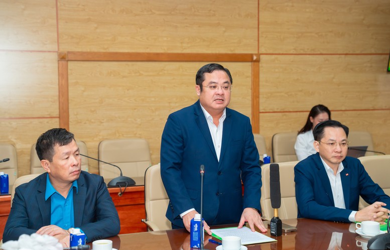 Vinachem cam kết tài trợ toàn bộ hóa chất khử khuẩn và xử lý nguồn nước sau mưa lũ cho các tỉnh miền Trung, Tây Nguyên