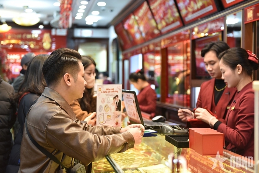 Giá vàng hôm nay (trưa 22-11): Bật tăng trở lại