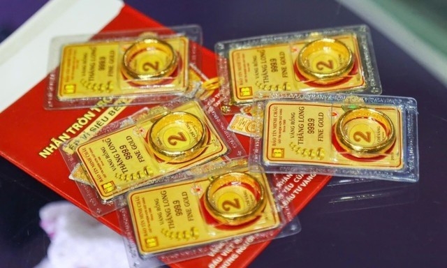 Giá vàng hôm nay (trưa 7-12): Đi ngang