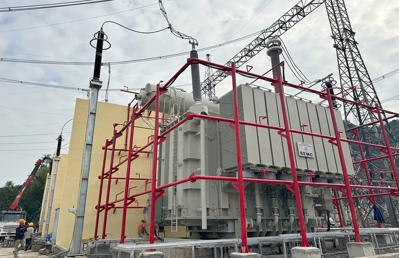 Đóng điện dự án Nâng công suất trạm biến áp 500 kV Hòa Bình
