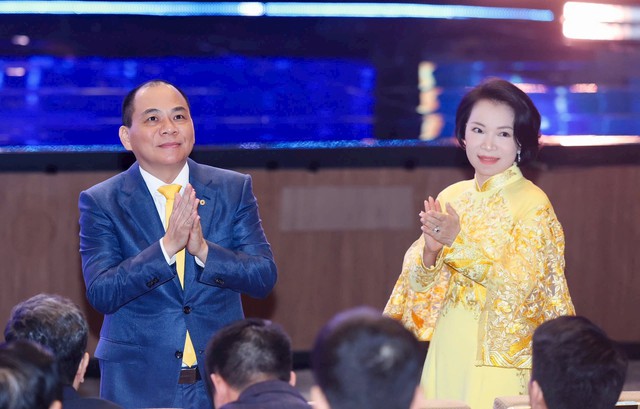 Trước mặt tỷ phú Phạm Nhật Vượng, nữ GS nhiều lần đến VN đề xuất bất ngờ tại Lễ trao giải VinFuture 2025