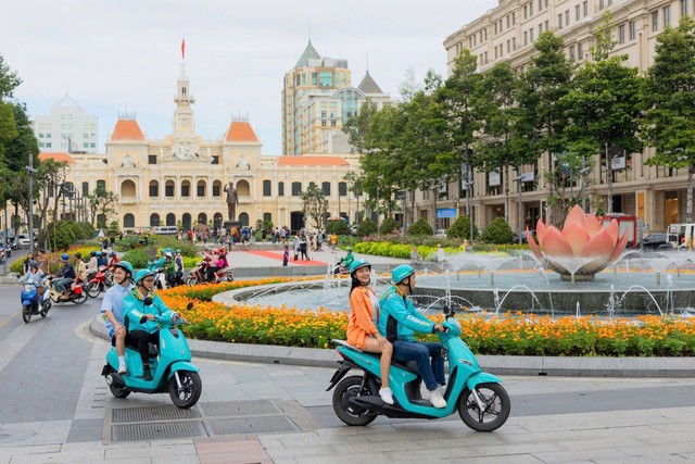 Tỷ phú Phạm Nhật Vượng chơi lớn: VinFast, Xanh SM hỗ trợ 400.000 tài xế xe ôm tại TP.HCM mua xe máy điện trả góp 0%