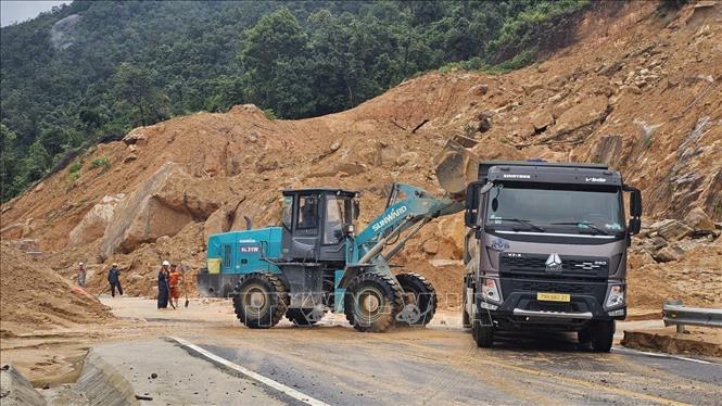Đèo Khánh Lê dọn xong mặt đường, sẵn sàng cho xe lưu thông 1 chiều ban ngày