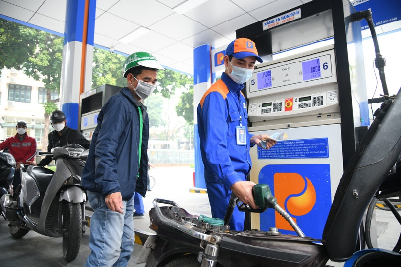 Giá xăng dầu đồng loạt giảm trong kỳ điều hành chiều 11-12