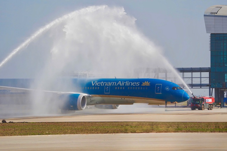 Vietnam Airlines thực hiện chuyến bay chở khách đầu tiên tại Sân bay Long Thành