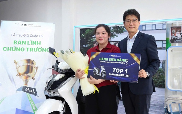 Chứng khoán KIS trao giải xe Honda SH cho nhà đầu tư