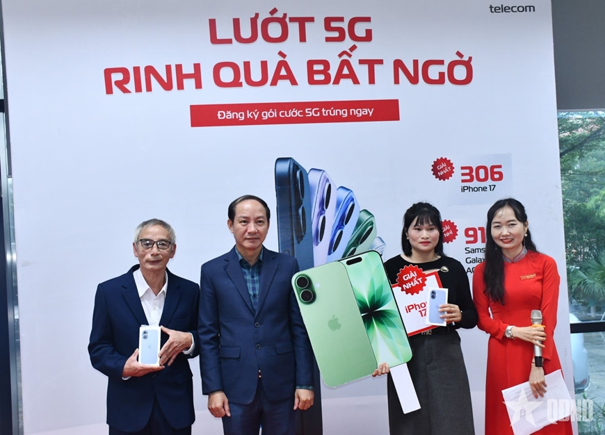 Viettel Quảng Trị trao thưởng đợt 1 chương trình “Lướt 5G – Rinh quà bất ngờ”