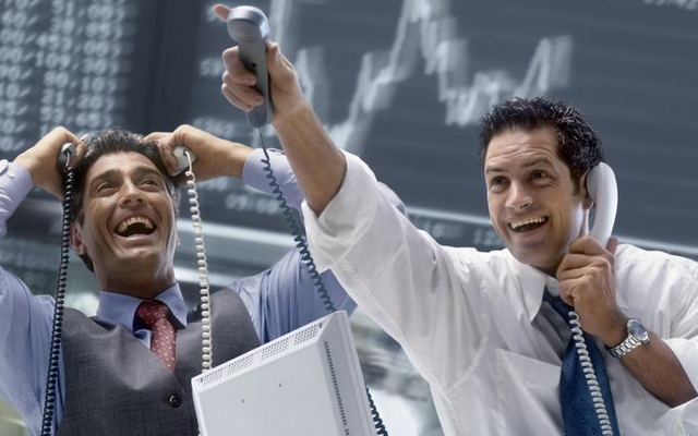 Khối ngoại tranh thủ “tung” gần 600 tỷ đồng mua ròng trong phiên thị trường đảo chiều, cổ phiếu nào được gom mạnh nhất?