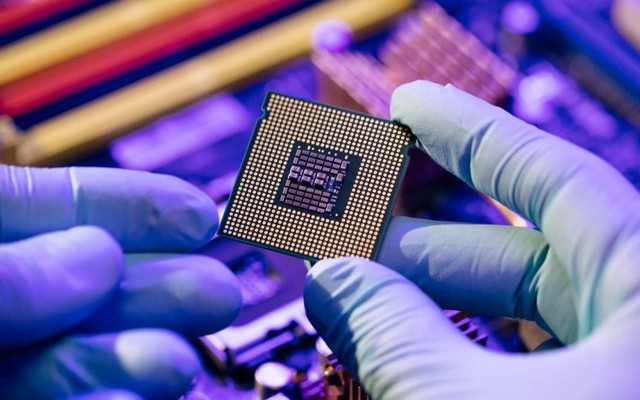 Sóng cổ phiếu Công nghệ – Viễn thông: FPT tăng kịch trần, ELC, FOX vượt đỉnh lịch sử