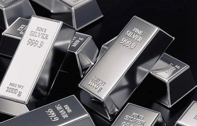 Chiều 21/1: Giá Bạc Thượng Hải hạ nhiệt sau khi lên đỉnh lịch sử, vẫn chênh hơn 9 USD so với COMEX