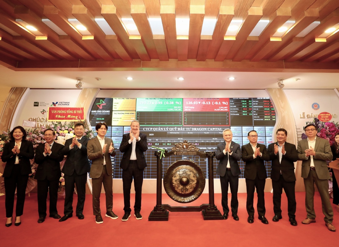 ‘Đế chế’ ngành quỹ Dragon Capital tăng trần 40% ngày chào sàn