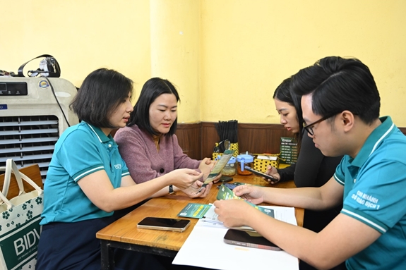 Gấp cuốn sổ cũ, hộ kinh doanh thảnh thơi trên app ngân hàng