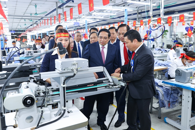 Thủ tướng: Phát triển ngành công nghiệp thời trang, biến dệt may Việt Nam thành thương hiệu toàn cầu