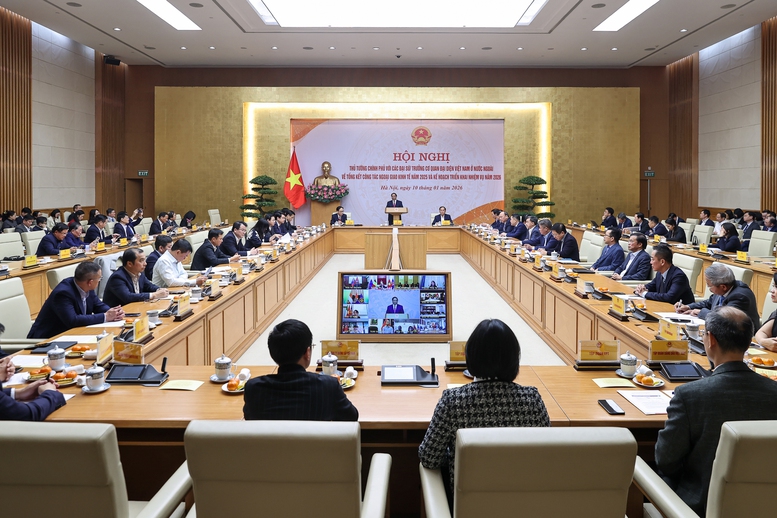 Thủ tướng: Sớm hoàn thiện chương trình hỗ trợ doanh nghiệp Việt Nam ra thế giới