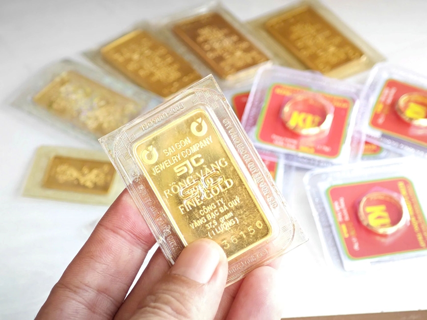 Giá vàng hôm nay (chiều 2-1): Vàng nhẫn vượt vàng miếng