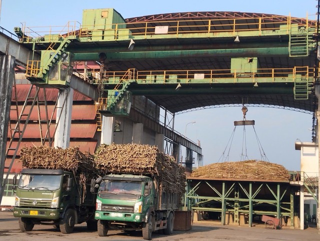 Hai doanh nghiệp bị UBCKNN xử phạt vì không công bố thông tin