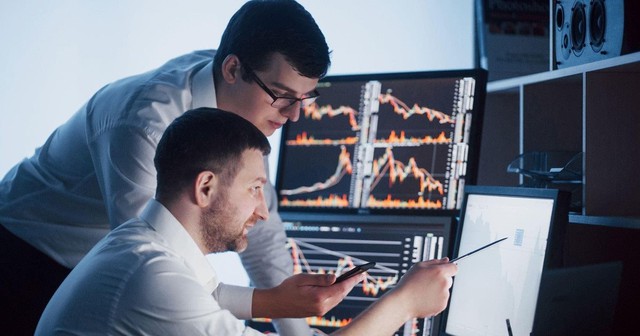 Khối ngoại giảm bán ròng phiên cuối tuần, vẫn “xả” hơn 400 tỷ đồng tại 2 mã Bluechips