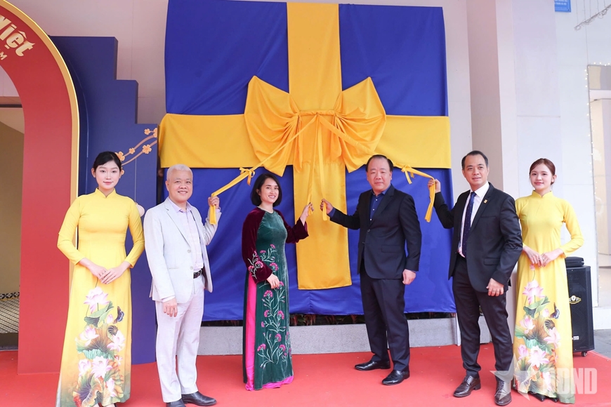 Hàng Việt ”lên phố” Tràng Tiền với mô hình trưng bày – livestream