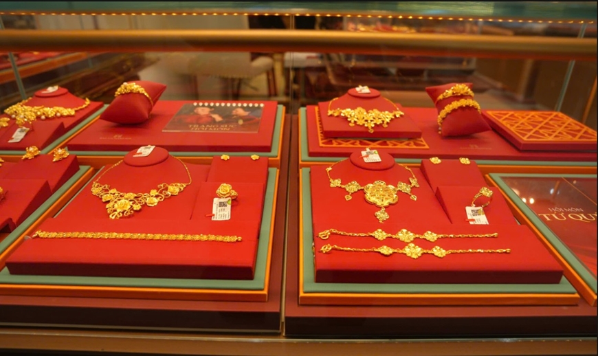 Giá vàng hôm nay (4-2): Tăng sốc