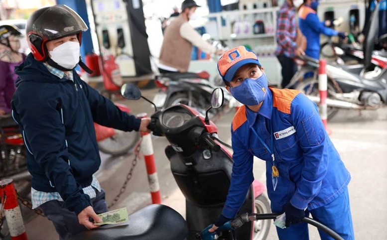 Từ chiều nay (5-2), giá xăng dầu đồng loạt tăng