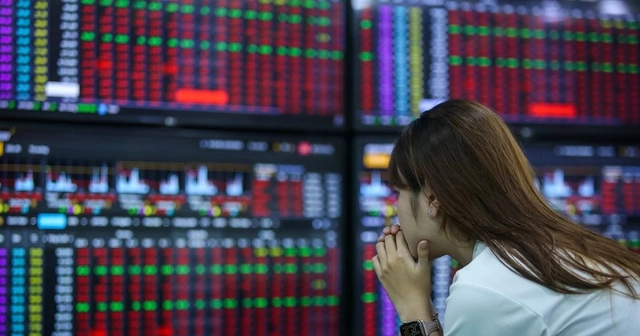 Chứng khoán ‘bay’ 50 điểm, tiền vào giải cứu DGC