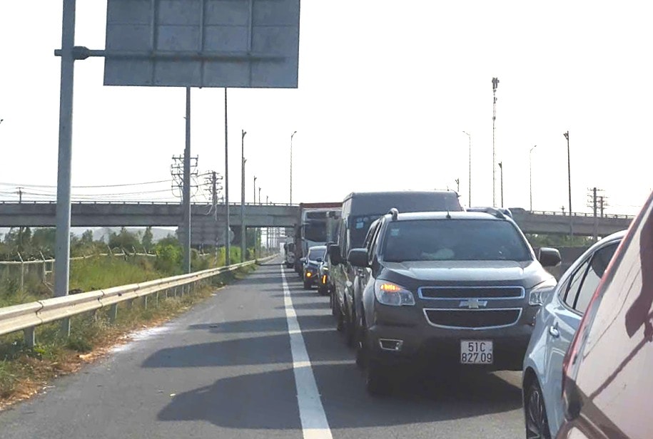 Cao tốc kẹt xe do lỗi thu phí ETC, Lâm Đồng kiến nghị xử lý dứt điểm