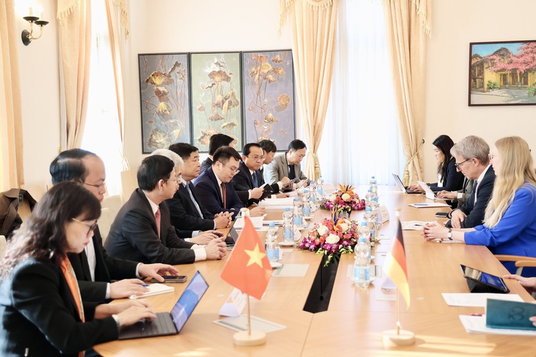 Khuyến khích Tập đoàn phần mềm doanh nghiệp lớn nhất thế giới hỗ trợ doanh nghiệp Việt vươn ra toàn cầu