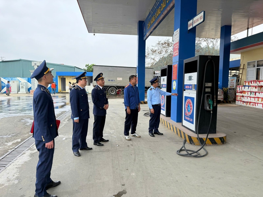 Tăng cường kiểm tra hoạt động kinh doanh xăng dầu