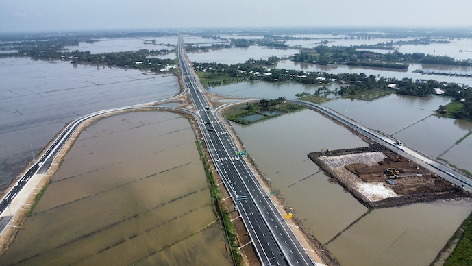 Thông xe đoạn cao tốc Hậu Giang-Cà Mau trước lễ 30-4
