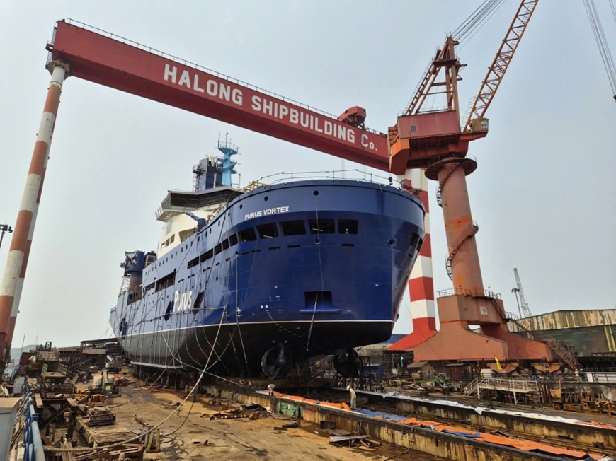 Hạ thủy thành công tàu dịch vụ điện gió ngoài khơi chuyên dụng, hiện đại