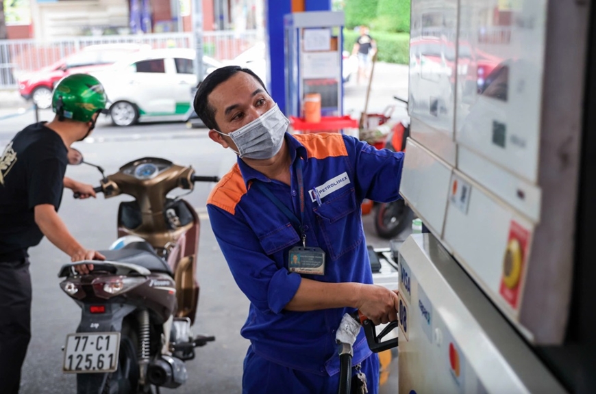 Giá dầu diesel giảm gần 2.000 đồng/lít