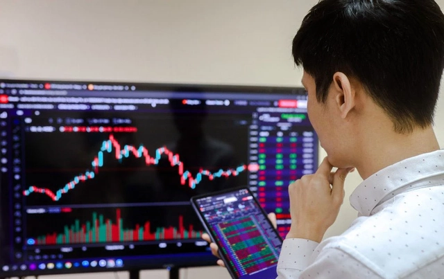 Gần 200 cổ phiếu tăng giá, vì sao VN-Index vẫn mất điểm?
