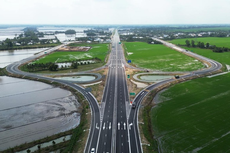 Xây cao tốc thích ứng biến đổi khí hậu khu vực Đồng bằng sông Cửu Long: Giải pháp nào tối ưu?
