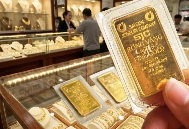 Giá vàng hôm nay (chiều 20-6): Đảo chiều tăng mạnh