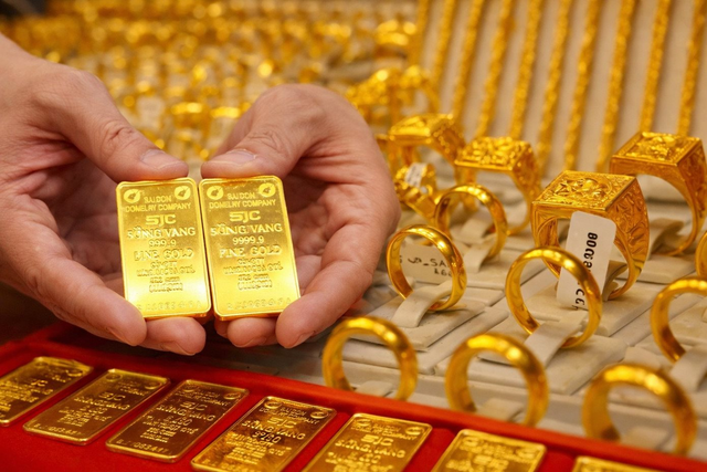 Giá vàng Việt Nam lùi về sát thế giới, điều gì đang diễn ra?