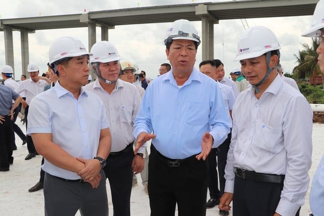 Đèo Cả thi công công trình phức tạp bậc nhất ĐBSCL, Bộ trưởng: “Đây là niềm tự hào của ngành xây dựng VN”