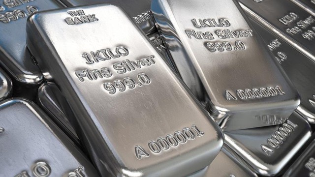 Thế lực nắm gần 15.000 tấn bạc “xả hàng” mạnh tay giữa lúc giá lao dốc