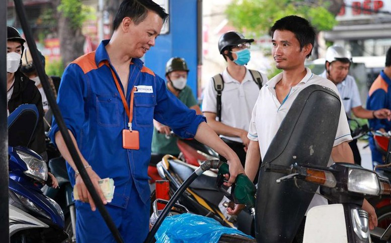 Giá xăng dầu hạ nhiệt: Nỗ lực của Chính phủ và trách nhiệm của doanh nghiệp, người dân