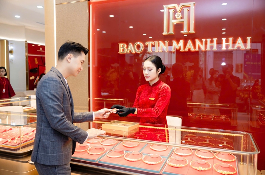 Giá vàng hôm nay (8-6): Giữ ở vùng thấp sau phiên giảm mạnh của thế giới