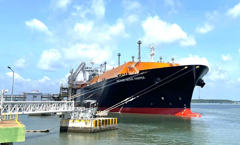PV GAS nhập khẩu gần 120.000 tấn LNG và LPG