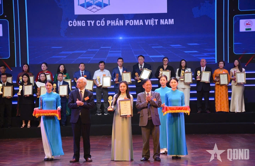 Trao bảng vàng thương hiệu, trí thức tiêu biểu năm 2026