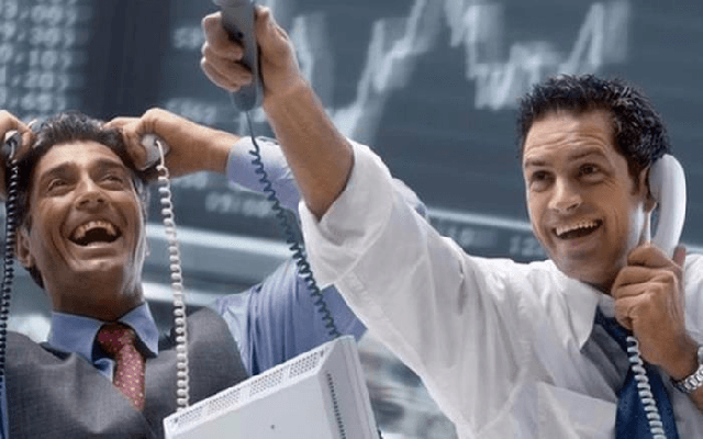 Khối ngoại bất ngờ đảo chiều mua ròng ngay đầu tháng 7, sự chú ý đổ dồn vào 1 ngân hàng