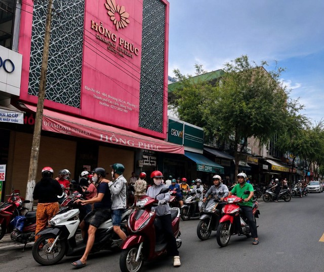 Nóng: Thêm một tiệm vàng có tiếng tạm dừng hoạt động để ‘nâng cao chất lượng dịch vụ’