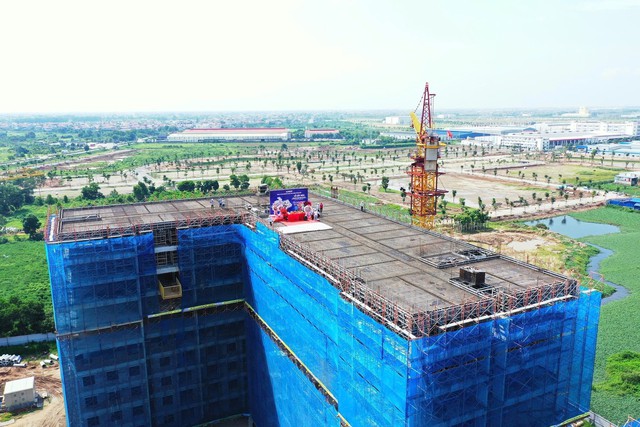 Hòa Phát cất nóc công trình hơn 800 căn nhà ở xã hội tại Hưng Yên