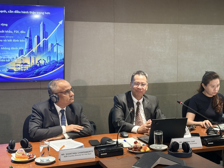 ADB: Việt Nam tăng trưởng tích cực nhưng cần nhanh chóng nâng cao năng suất