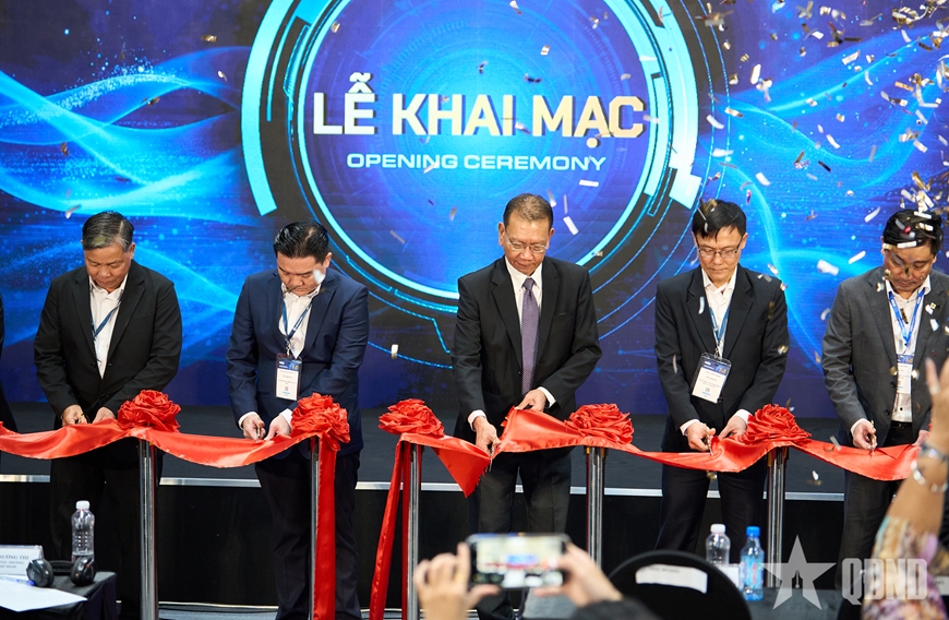 18 quốc gia, vùng lãnh thổ tham gia triển lãm quốc tế về cơ khí chính xác