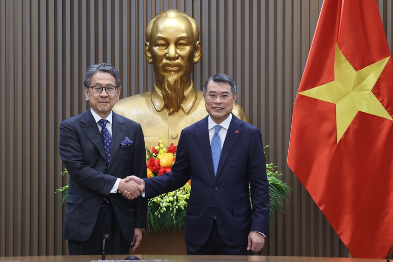 Thủ tướng tiếp Chủ tịch Ngân hàng JBIC Nhật Bản: Hỗ trợ Việt Nam triển khai các dự án, định hướng chiến lược