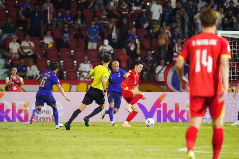 Vietjet và Vikki ‘tiếp lửa’ – Sắc đỏ rực khán đài, Việt Nam thắng thuyết phục Thái Lan 2-0