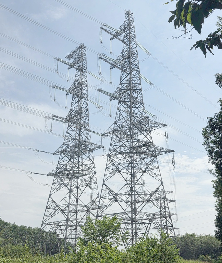 Đóng điện 2 mạch đường dây 220 kV Chơn Thành – Bến Cát