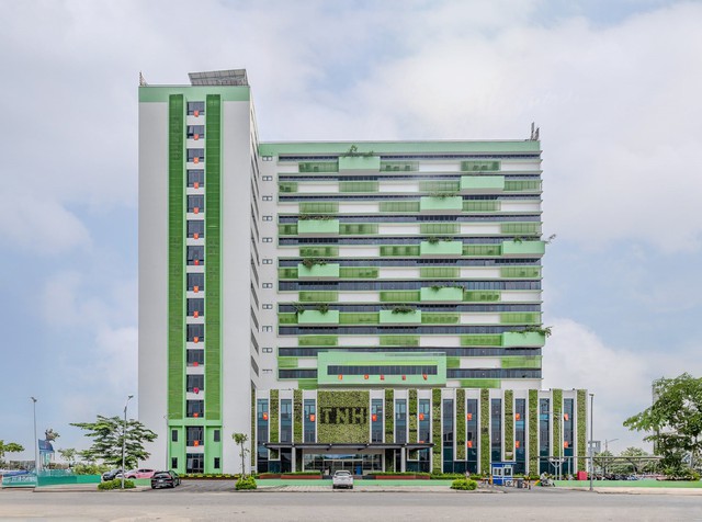 Một thành viên HĐQT Bệnh viện TNH muốn bán sạch cổ phiếu TNH đang có